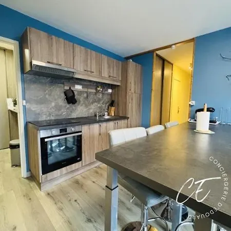 A Pied - Calme, Balcon & Parking Prive Apartment *