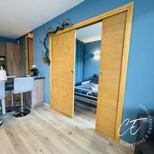 A Pied - Calme, Balcon & Parking Prive Apartment