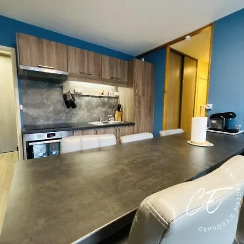 A Pied - Calme, Balcon & Parking Prive Apartment